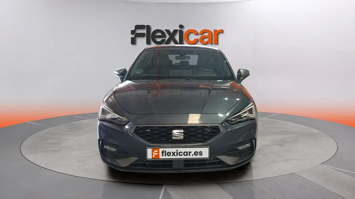 Usado Seat Leon FR 116 CV (85 kW) 2025 Gris Familiar