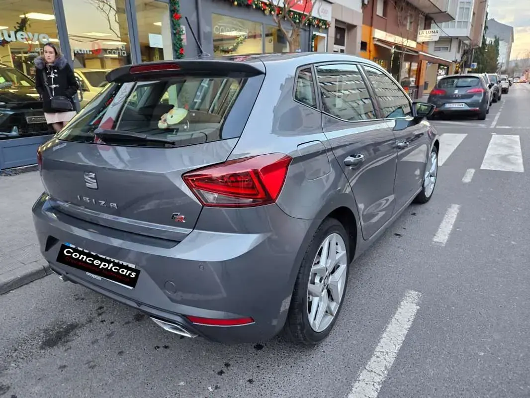 Usado Seat Ibiza FR 116 CV (85 kW) 2018 Gris Utilitario