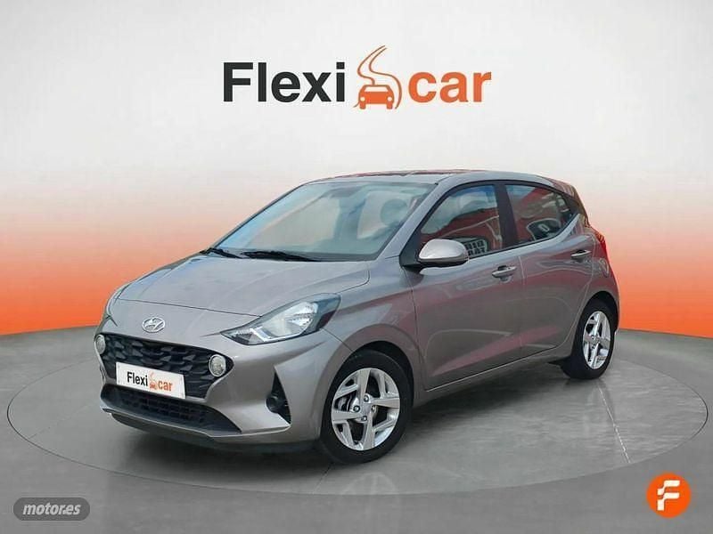Usado Hyundai i10 67 CV (49 kW) 2022 Gris Utilitario