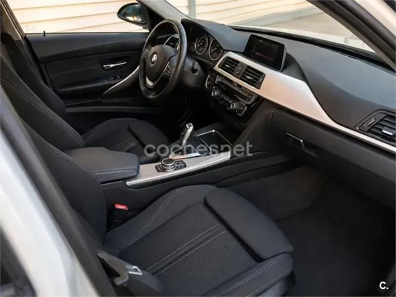 Usado BMW 318 150 CV (110 kW) 2019 Blanco Familiar