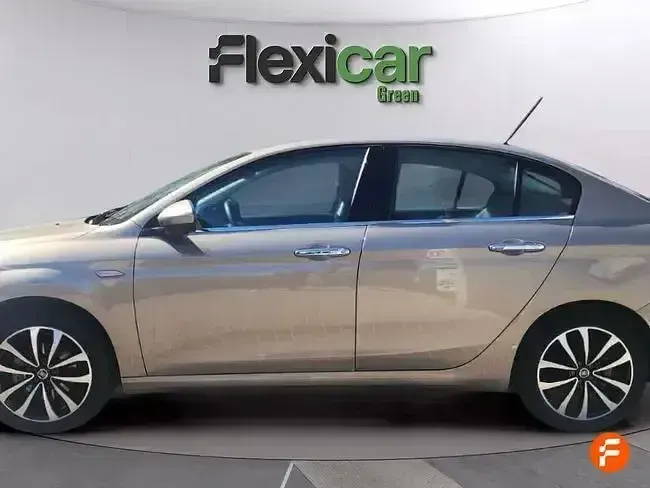 Usado Fiat Tipo Lounge 95 CV (69 kW) 2018 Beige Berlina