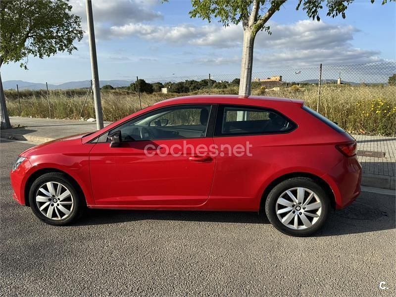 Usado Seat Leon SC Reference 105 CV (77 kW) 2014 Rojo Utilitario
