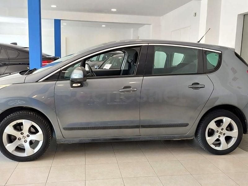 Usado Peugeot 3008 Allure 112 CV (82 kW) 2011 Gris / plata Familiar
