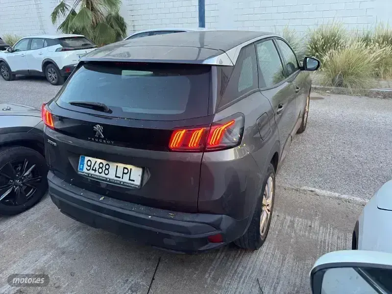 Usado Peugeot 3008 Active 130 CV (95 kW) 2021 Gris SUV