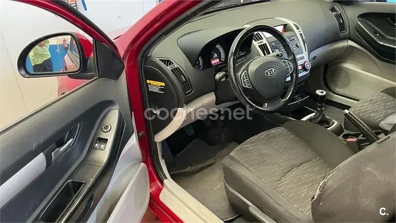 Usado Kia Ceed Active 115 CV (84 kW) 2009 Granate Utilitario