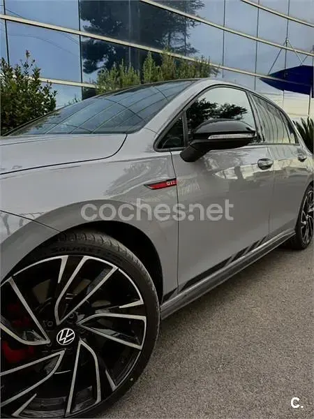Usado VW Golf VIII GTI 245 CV (180 kW) 2023 Gris / plata Berlina
