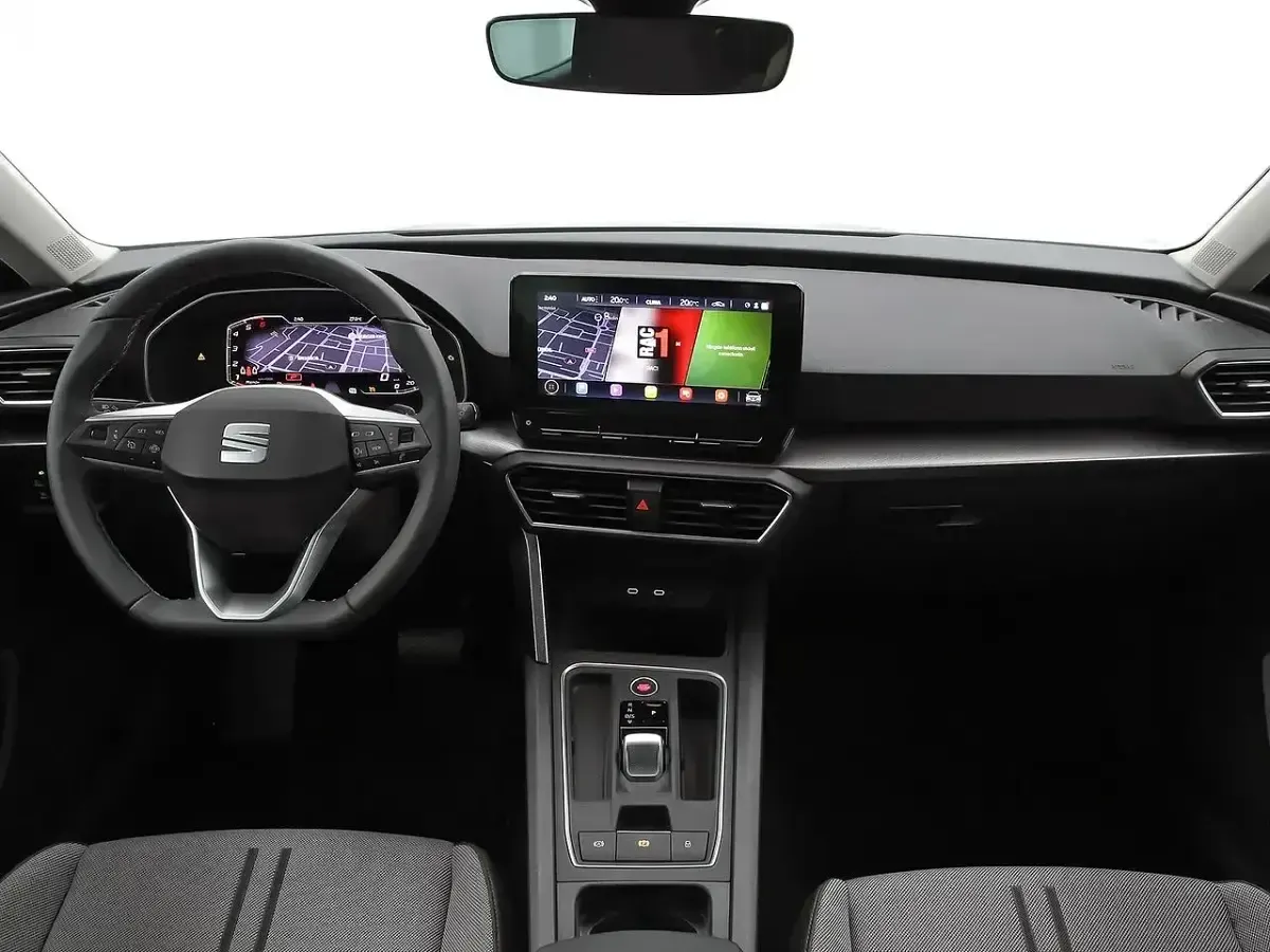Usado Seat Leon Style 151 CV (111 kW) 2024 Negro Berlina