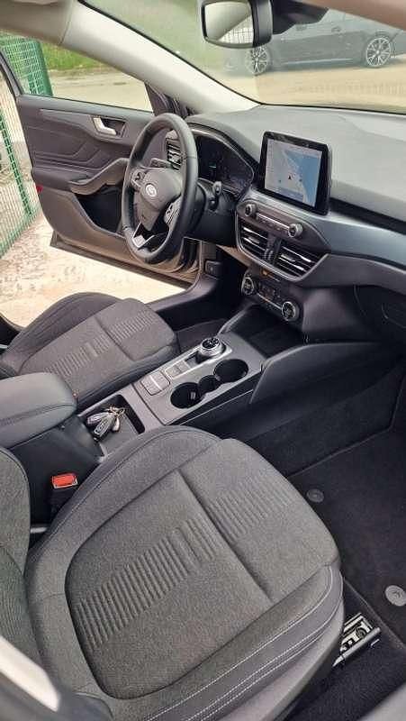 Usado Ford Focus Active 120 CV (88 kW) 2019 Gris Utilitario
