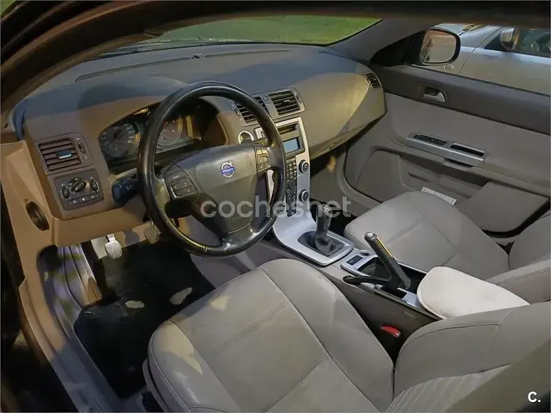 Usado Volvo V50 Drive Kinetic 109 CV (80 kW) 2010 Negro Familiar