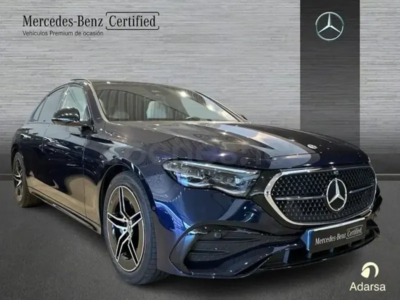Usado Mercedes E220 197 CV (144 kW) 2024 Azul náutico Berlina