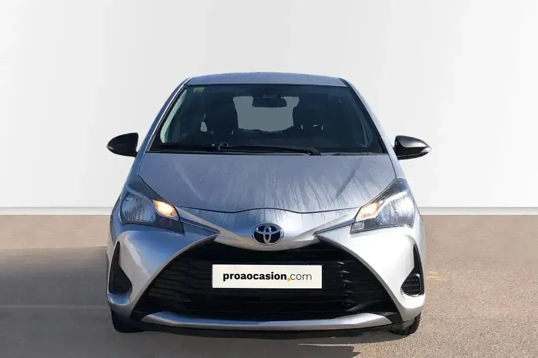 Usado Toyota Yaris Active 111 CV (81 kW) 2019 Gris Berlina