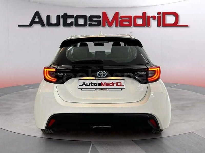 Usado Toyota Yaris Hybrid Active 116 CV (85 kW) 2022 Blanco Berlina