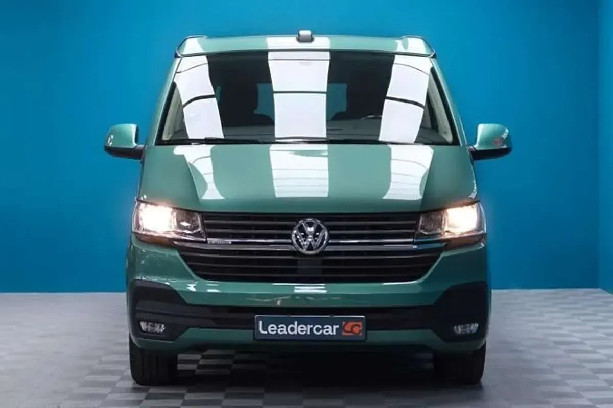 Usado VW Touran Beach 207 CV (152 kW) 2021 Verde Monovolumen