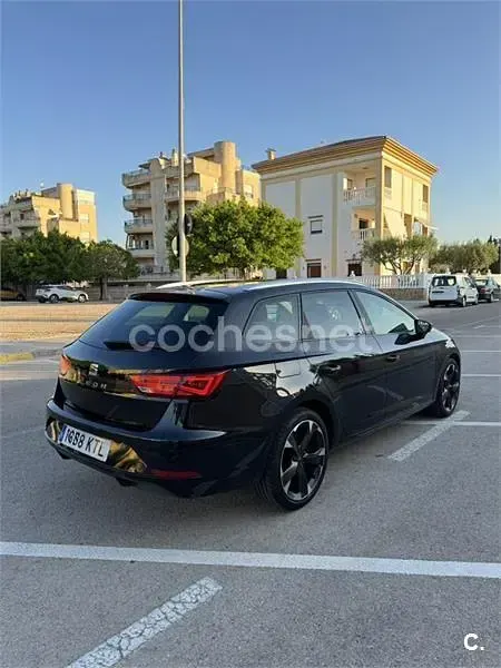 Usado Seat Leon ST Style 115 CV (84 kW) 2019 Negro Familiar