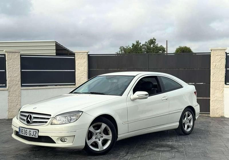 Blanco Usado 2008 Mercedes C220 Coupe | 7499 € (Precio justo) - Imagen 1/4
