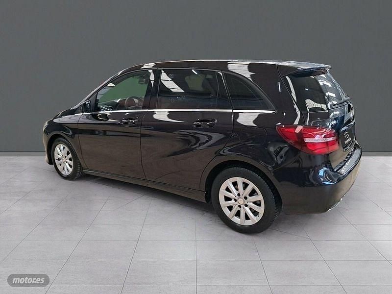 Usado Mercedes B200 156 CV (114 kW) 2016 Negro Monovolumen