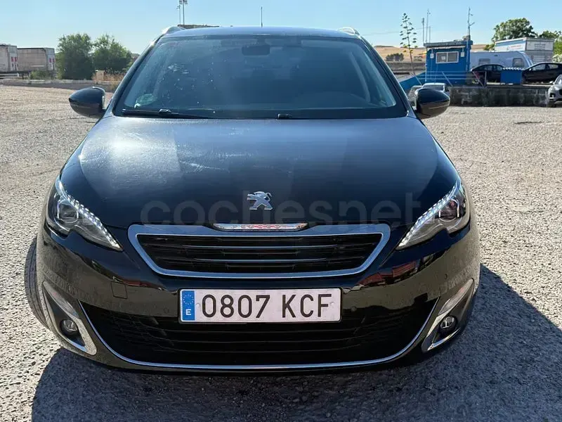 Usado Peugeot 308 SW Allure 130 CV (95 kW) 2017 Negro Familiar