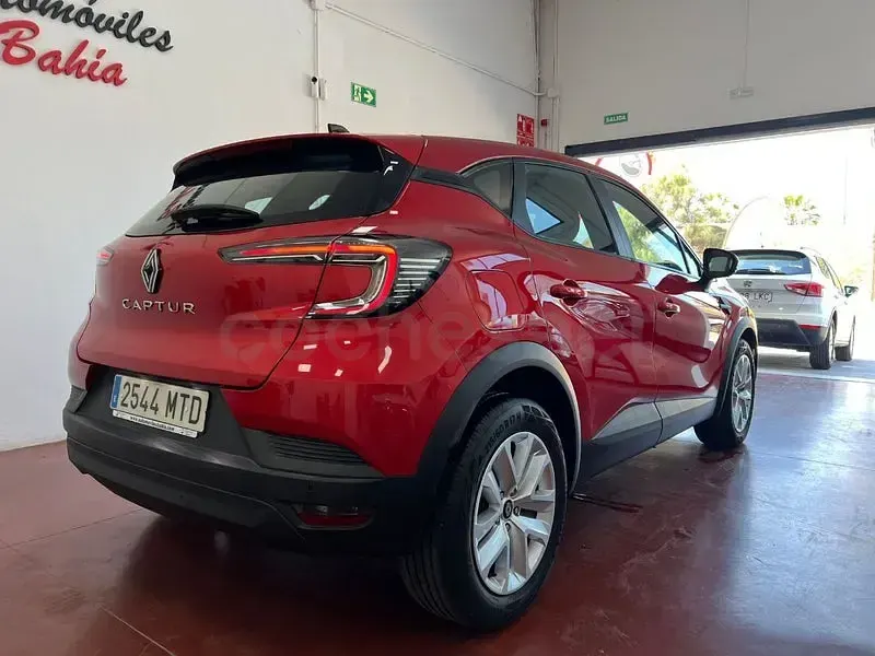 Usado Renault Captur Evolution 100 CV (73 kW) 2024 Granate SUV