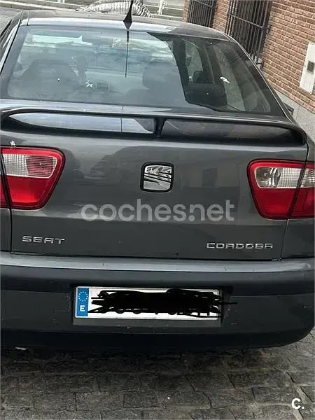 Usado Seat Cordoba Stella 75 CV (55 kW) 2002 Gris / plata Berlina