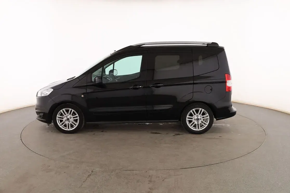 Usado Ford Tourneo Courier Titanium 95 CV (69 kW) 2016 Negro Monovolumen