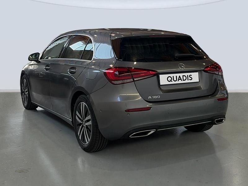 Käytetty Mercedes A180 136 HP (100 kW) 2022 Harmaa