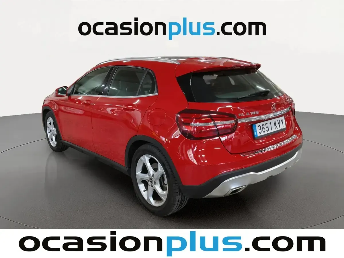 Usado Mercedes GLA180 122 CV (89 kW) 2019 Rojo SUV