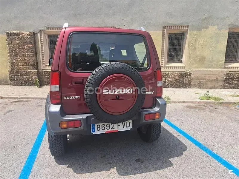 Usado Suzuki Jimny 85 CV (62 kW) 2007 Granate SUV