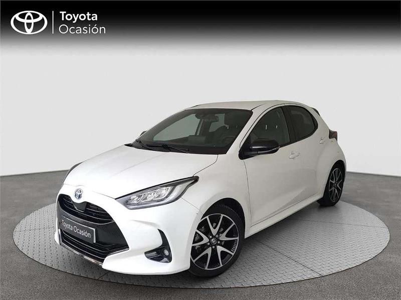 Usado Toyota Yaris Hybrid Style 116 CV (85 kW) 2022 Monovolumen