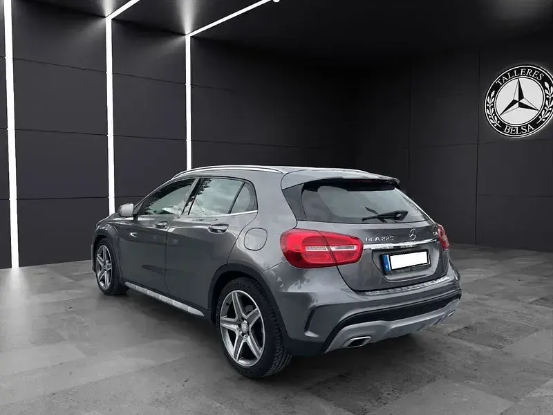 Usado Mercedes GLA220 AMG line 170 CV (125 kW) 2015 Gris / plata SUV