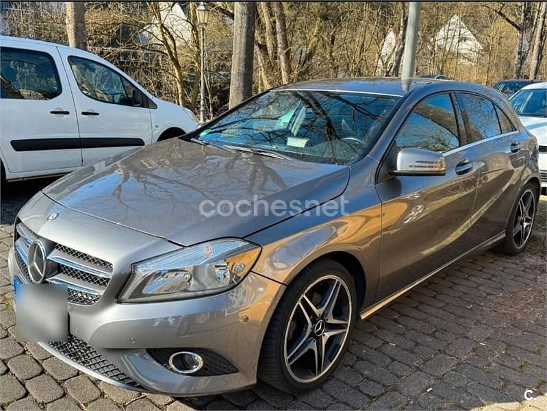 Usado Mercedes A180 Urban 122 CV (89 kW) 2015 Gris / plata Berlina