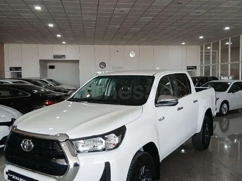 Usado Toyota HiLux Plus 150 CV (110 kW) 2024 Blanco Pickup/Camioneta