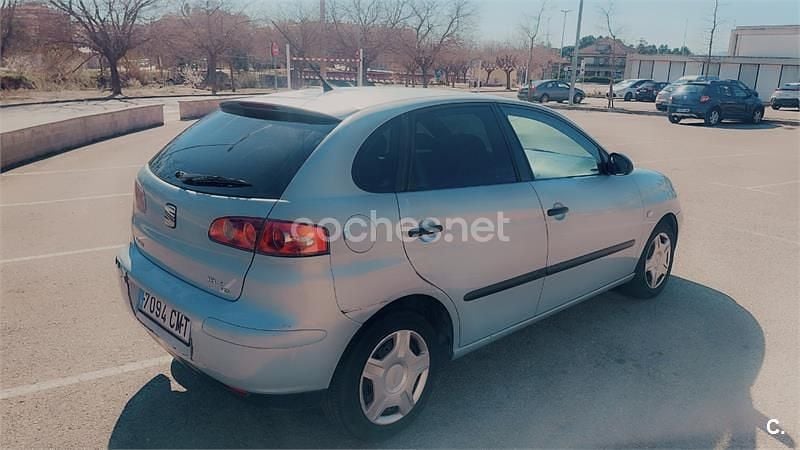Usado Seat Ibiza 100 CV (73 kW) 2003 Azul Utilitario