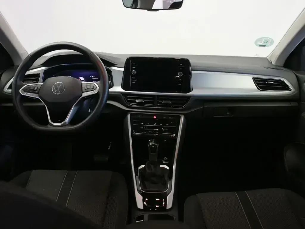 Usado VW T-Roc Life 150 CV (110 kW) 2024 Gris plata SUV
