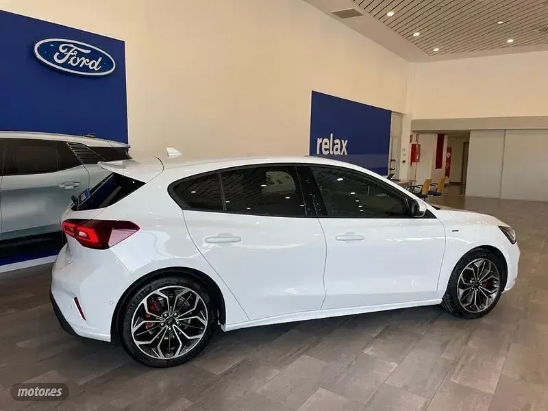 Nuevo Ford Focus ST-Line X 125 CV (91 kW) 2025 Blanco Berlina