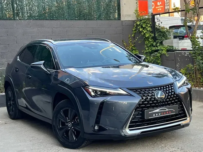 Usado Lexus UX Business Edition 184 CV (135 kW) 2023 Gris / plata SUV