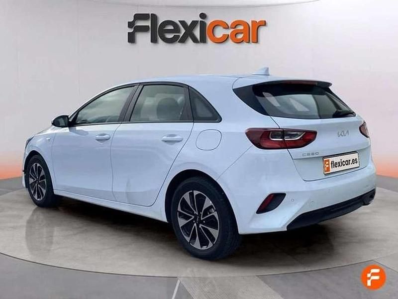Usado Kia Ceed 101 CV (74 kW) 2024 Blanco Utilitario