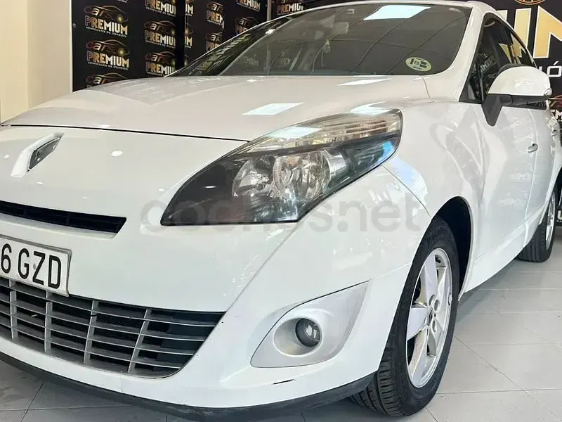 Usado Renault Grand Scénic 105 CV (77 kW) 2010 Blanco Monovolumen