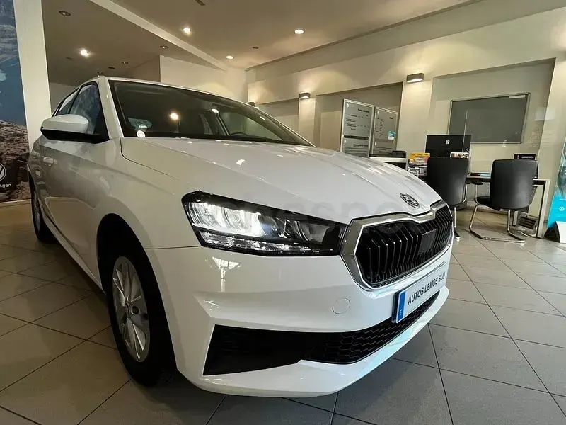Usado Skoda Fabia Ambition 95 CV (69 kW) 2022 Blanco Utilitario