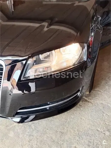 Usado Audi A3 Sportback Attraction 105 CV (77 kW) 2011 Negro Utilitario