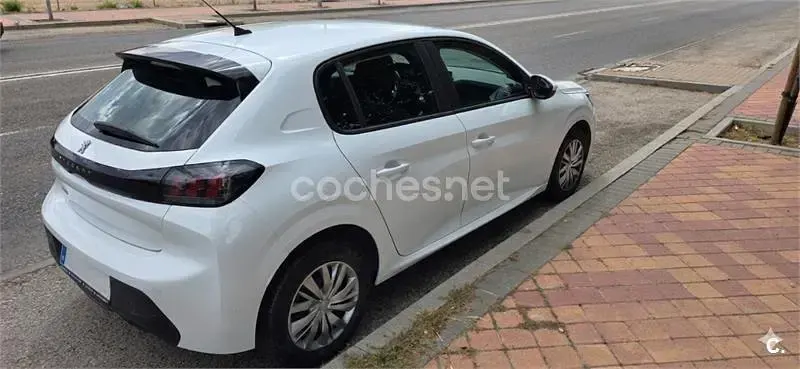 Usado Peugeot 208 Active 100 CV (73 kW) 2021 Blanco Utilitario