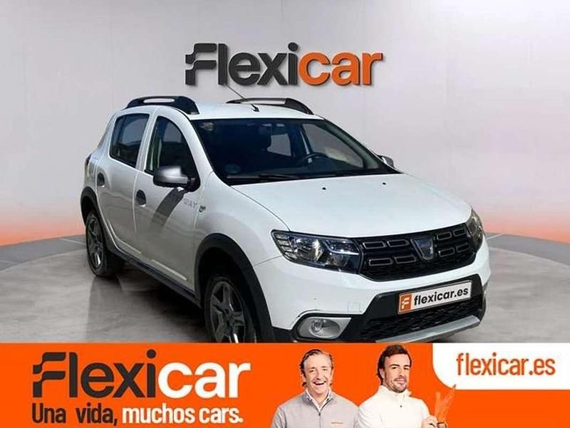 Usado Dacia Sandero Comfort 90 CV (66 kW) 2019 Blanco Utilitario