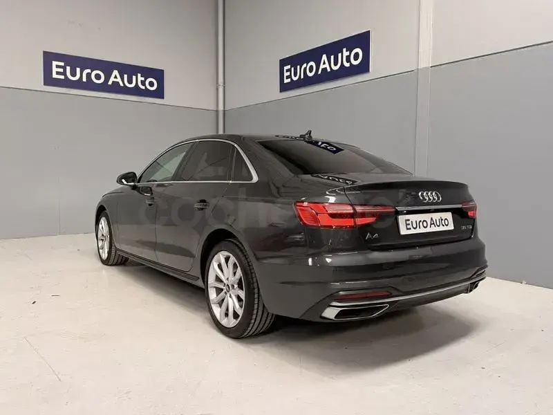 Usado Audi A4 Advanced Plus 163 CV (119 kW) 2021 Gris / plata Berlina