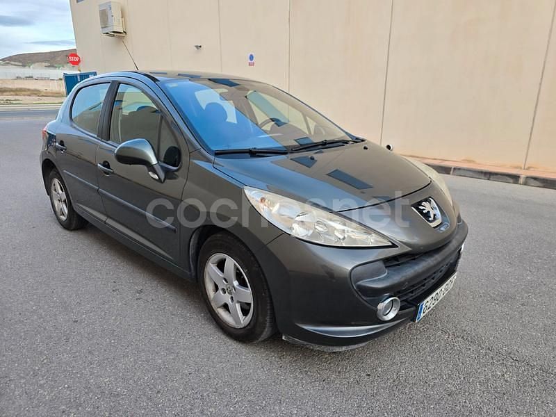 Usado Peugeot 207 95 CV (69 kW) 2008 Gris / plata Berlina