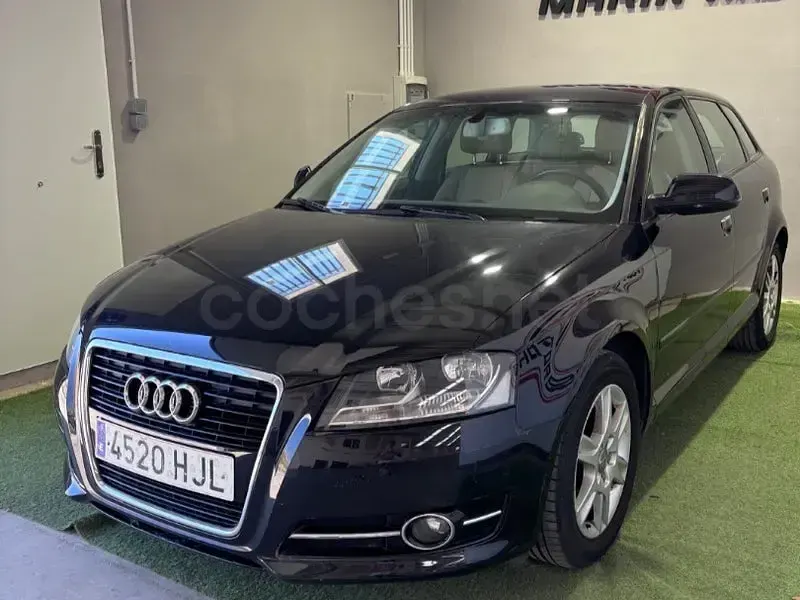 Usado Audi A3 Sportback Attraction 105 CV (77 kW) 2012 Negro Utilitario