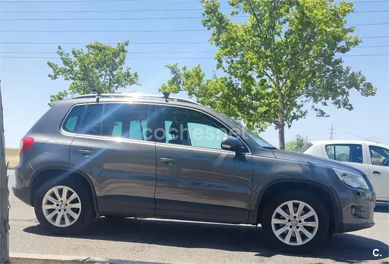Usado VW Tiguan Advance 140 CV (102 kW) 2011 Gris / plata SUV