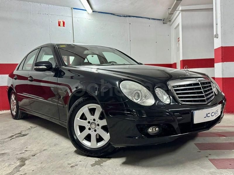 Usado Mercedes E220 Avantgarde 170 CV (125 kW) 2007 Negro Berlina