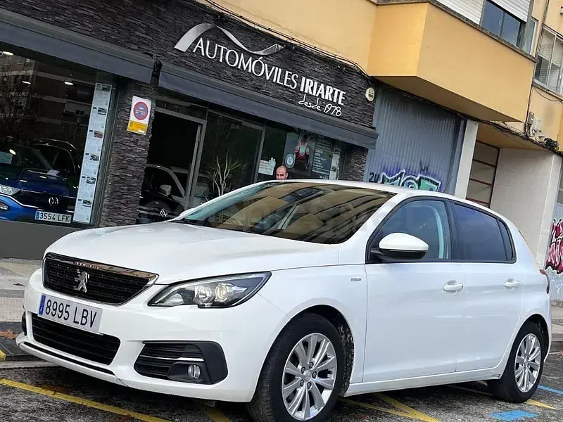 Usado Peugeot 308 Style 130 CV (95 kW) 2019 Blanco Berlina