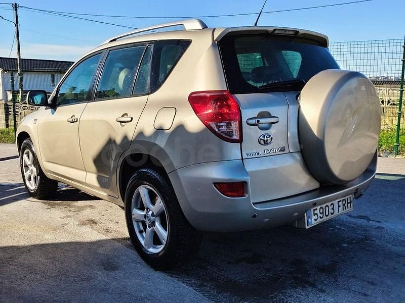 Usado Toyota RAV4 Executive 136 CV (100 kW) 2007 Amarillo SUV