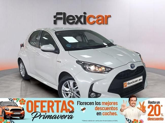 Usado Toyota Yaris Hybrid Active 116 CV (85 kW) 2021 Blanco