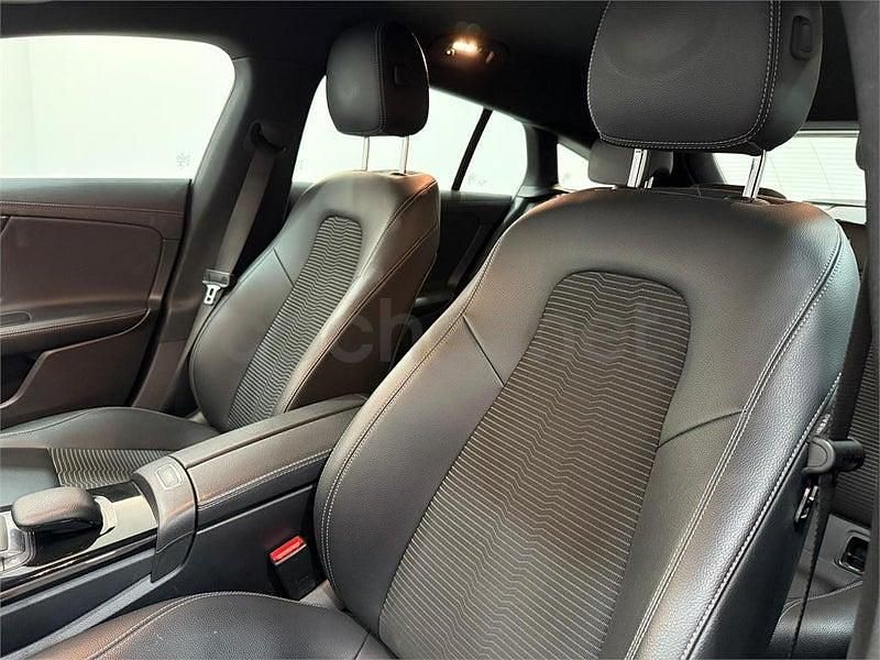 Usado Mercedes CLA180 Shooting Brake 136 CV (100 kW) 2022 Negro Familiar
